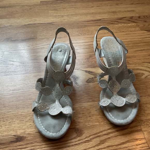 Silve wedge heels NY transit size 7.5 - Picture 2 of 7